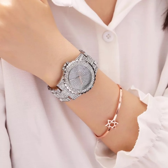 Shaarms Accessories - 🔥🔥🎄🆕Women’s Fashion Bling ✨✨Watch